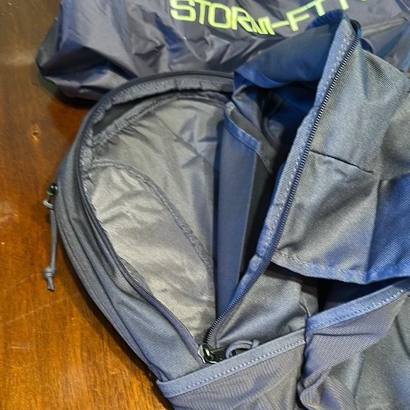Nike Storm-FIT Backpack in Dark Gray and Neon Green - Picture 6 of 12
